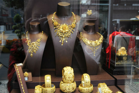 chinese-new-year-jewellery-gold-dragon.jpg