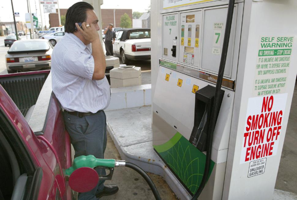 cell-phone-gas-pump