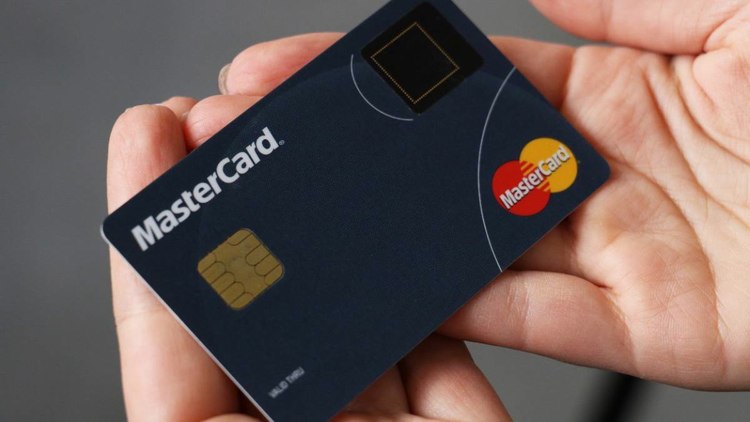 lector de huellas en las tarjetas de credito mastercard